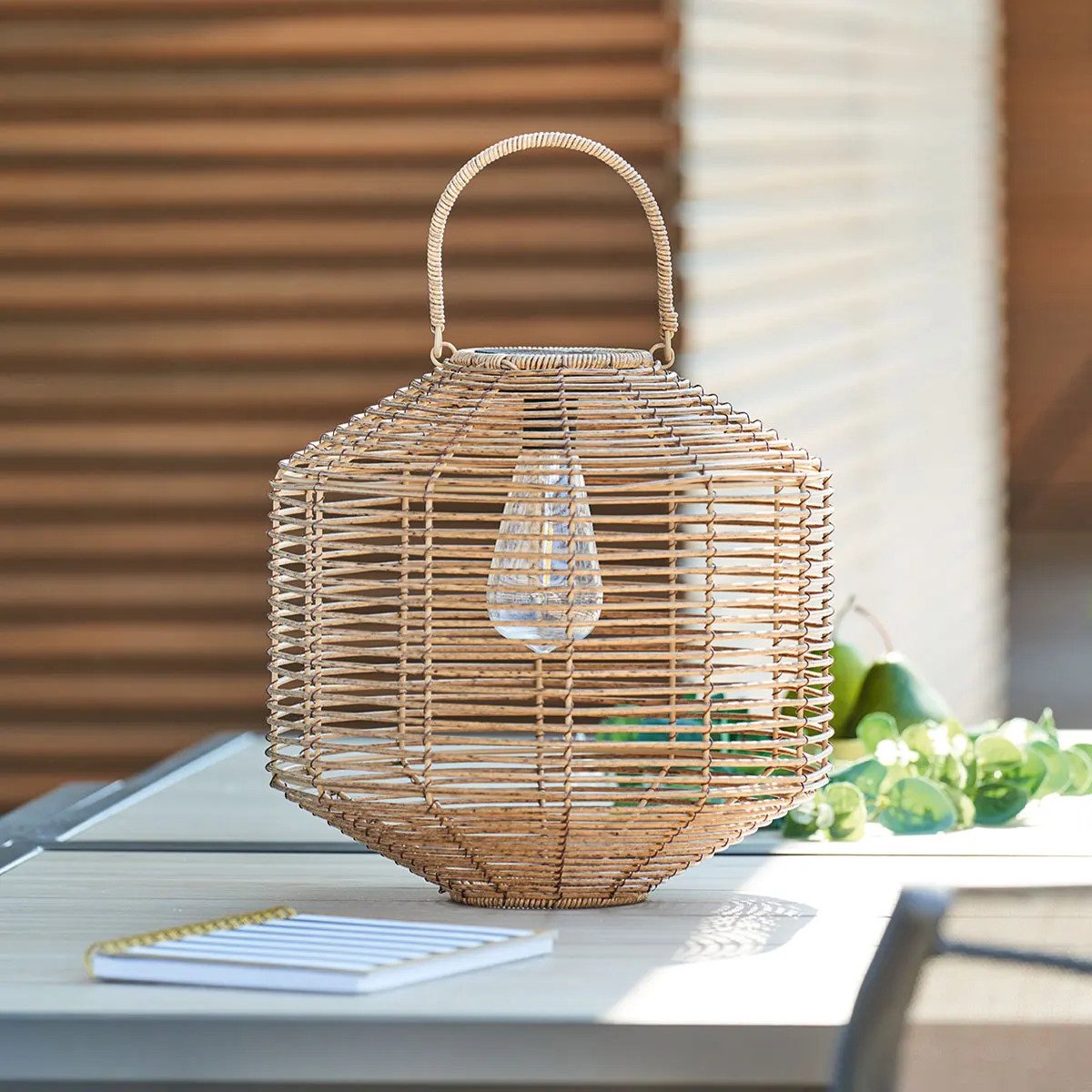 Atmosphera Solar tuin lantaarn - naturel - rotan kunststof - 30 x 30 cm - buiten - Led licht