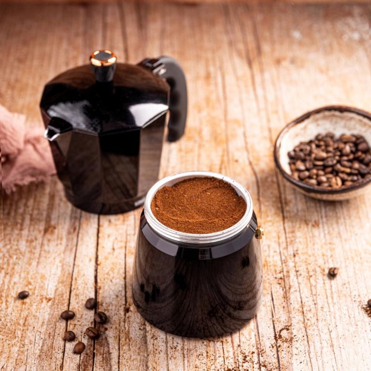 Kinghoff Aluminium Espressokoffiezetapparaat KH-1884 – 9 Kopjes – Zwart – Geschikt voor Inductie - Percolator - 450ml