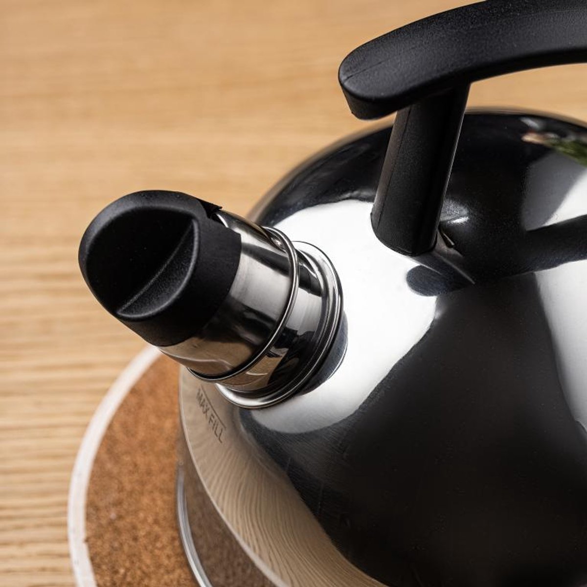 Kinghoff Traditionele Waterketel – Fluitketel – RVS, Zilver, 1.5L – Fluitfunctie – Geschikt voor Alle Kookplaten (Gas, Elektrisch, Keramisch, Inductie)