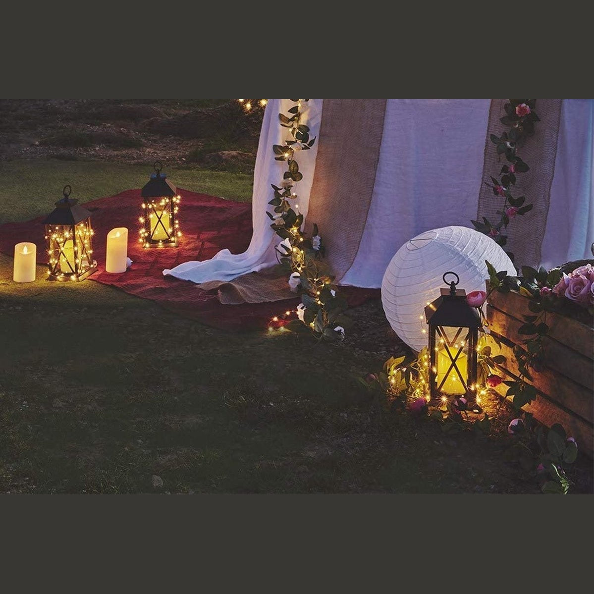 Set van 2 - Landelijke Tuinlantaarn met LED Kaars op Batterijen - Tuinverlichting / Sfeerverlichting - Zwart - Windlicht op Batterijen - Tafellamp voor Buiten met Vlameffect