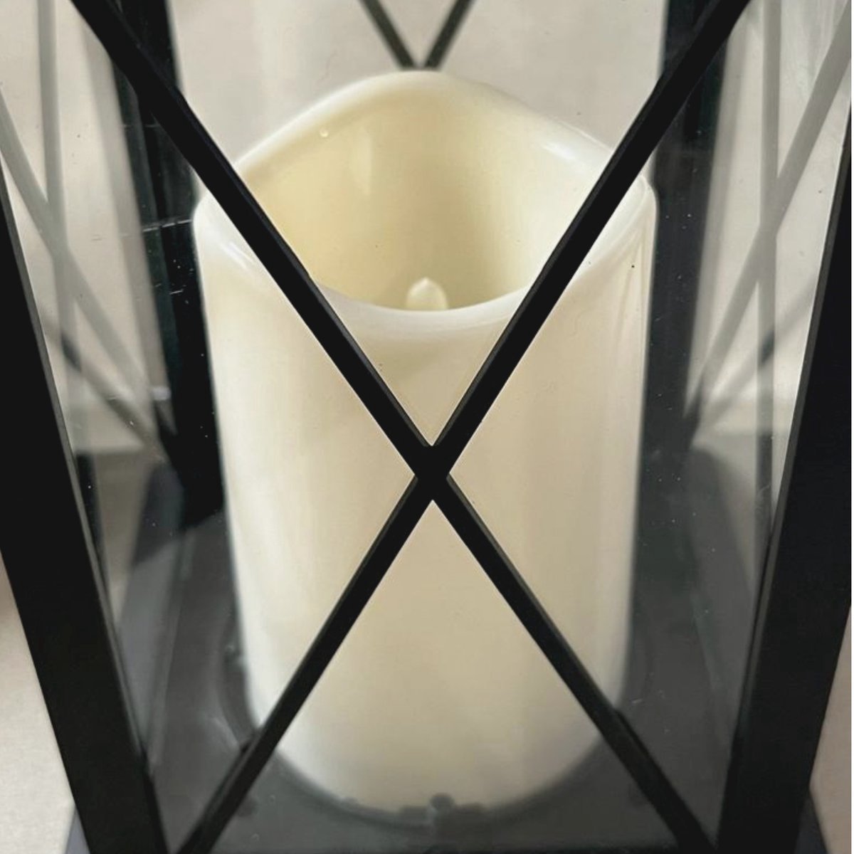 Set van 2 - Landelijke Tuinlantaarn met LED Kaars op Batterijen - Tuinverlichting / Sfeerverlichting - Zwart - Windlicht op Batterijen - Tafellamp voor Buiten met Vlameffect