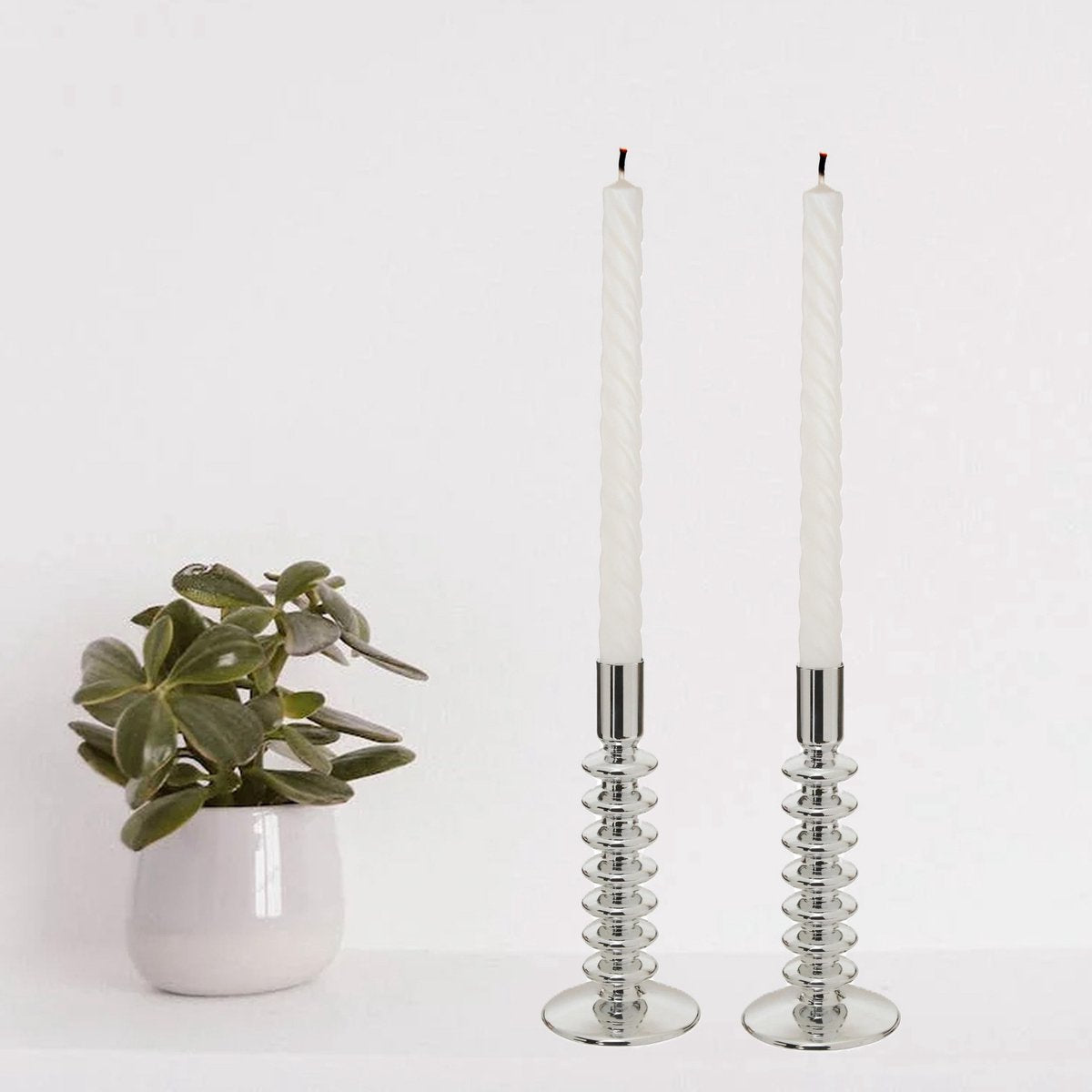 Atmosphera kaarsen kandelaar - 2x - decoratief glas - dinerkaarsen - zilver - D9 x H22 cm