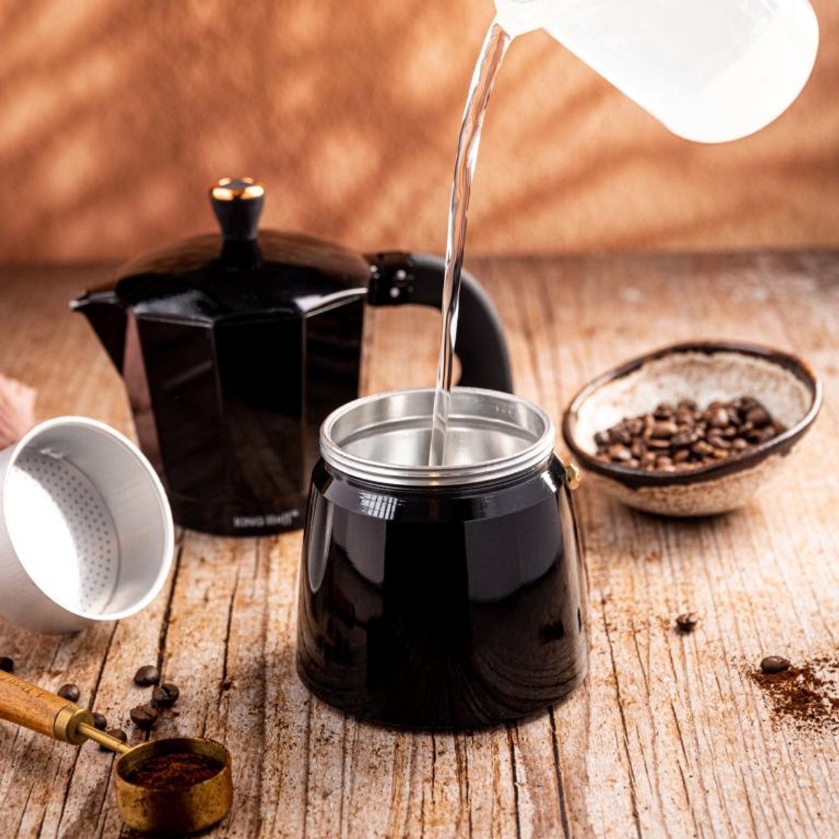 Kinghoff Aluminium Espressokoffiezetapparaat KH-1884 – 9 Kopjes – Zwart – Geschikt voor Inductie - Percolator - 450ml