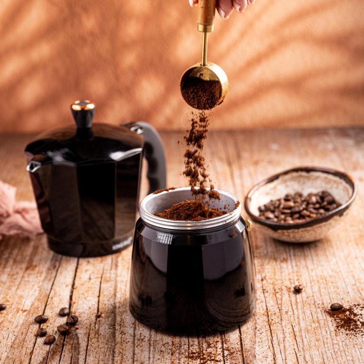 Kinghoff Aluminium Espressokoffiezetapparaat KH-1883 – 6 Kopjes – Zwart – Geschikt voor Inductie - Percolator - 300ml