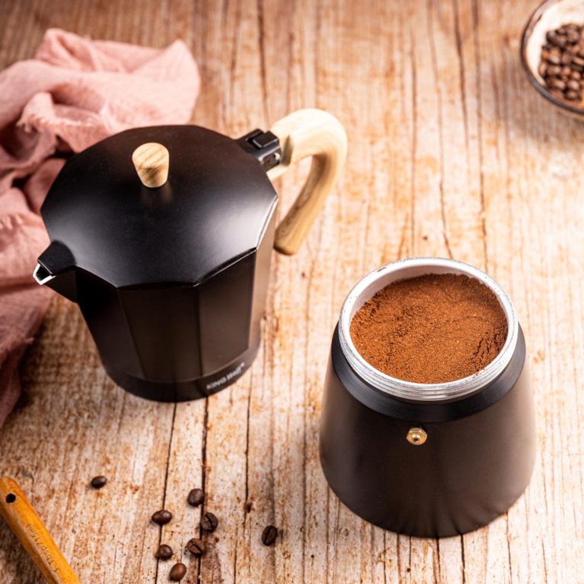 Kinghoff Aluminium Espressomaker KH-1886 – 6 Kopjes – Zwart Met Houten Handvat – Geschikt voor Inductie - 300ml - Percolator