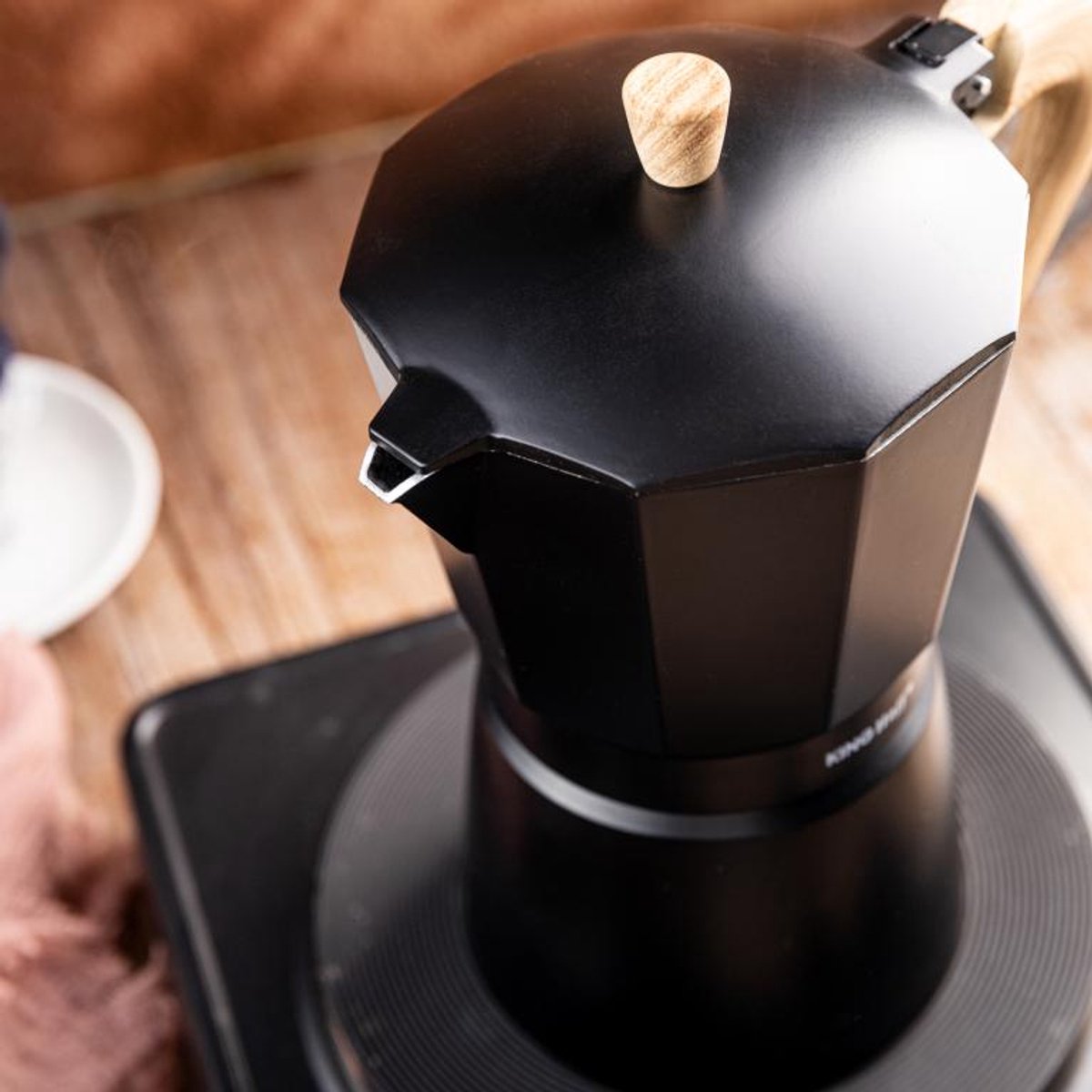 Kinghoff Aluminium Espressomaker KH-1888 – 12 Kopjes – Zwart Met Houten Handvat – Geschikt voor Inductie - 600ml - Percolator