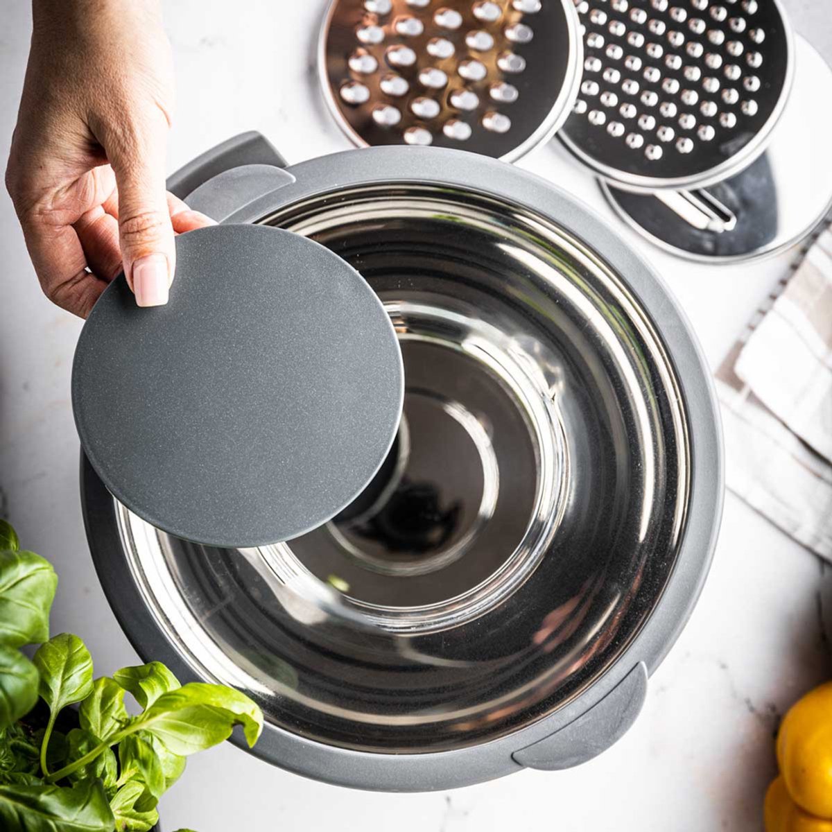 Kinghoff KH-1807 Professionele Roestvrijstalen Mengkom - 5 Liter - Met Deksel & Meetverdeling - Multifunctioneel voor Kneden, Raspen & Opslag