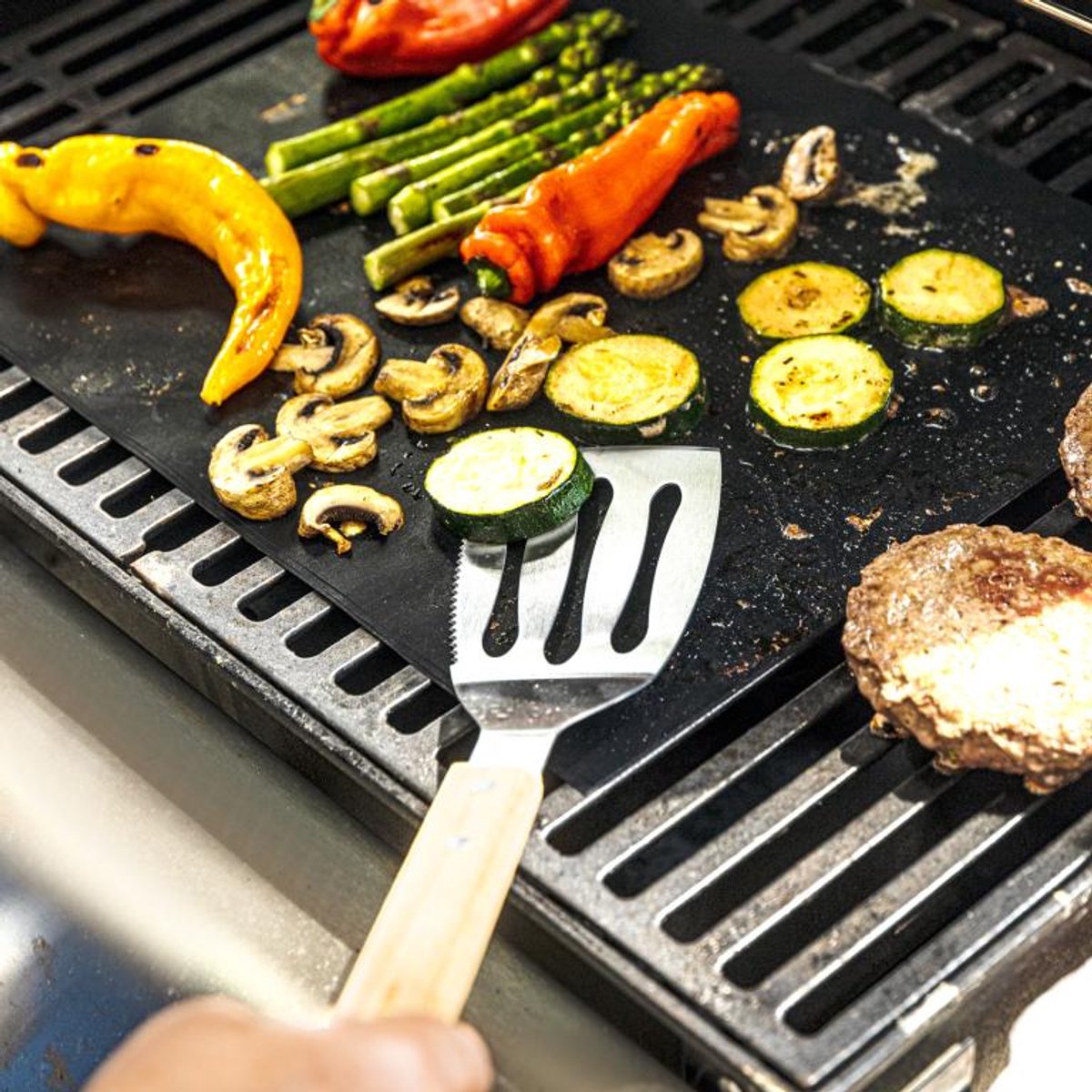 Kinghoff KH-1918 Barbecue Set 3-delig – RVS Grillset met Houten Handvatten – Tang, Spatel en Vork - Uiteraard ook geschikt voor Gasbarbecues , Kamado , Green egg en Weber.