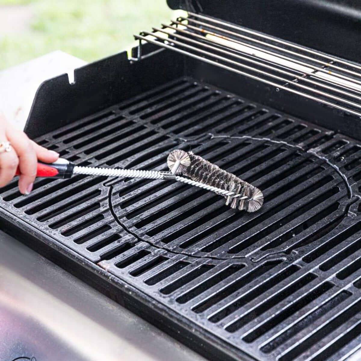 Klausberg KB-7898 Grillborstel - RVS Grill Reinigingsborstel met Stevige Steelborstels en Plastic Handvat - Schoonmaakborstel Barbecue - BBQ Borstel - Geschikt voor alle Barbecues (ook kamado / weber)